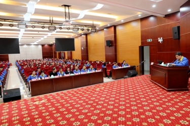 ? 學習榜樣，凝聚力量！景興紙業召開陳良杰同志先進事跡報告會