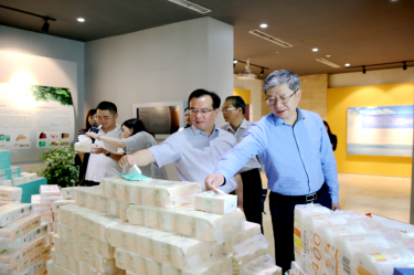 2019年 5月22日，時任浙江省社會組織綜合黨委專職副書記、省民政廳社會組織管理局局長蔡國華蒞臨景興紙業調研企業發展情況和黨建工作